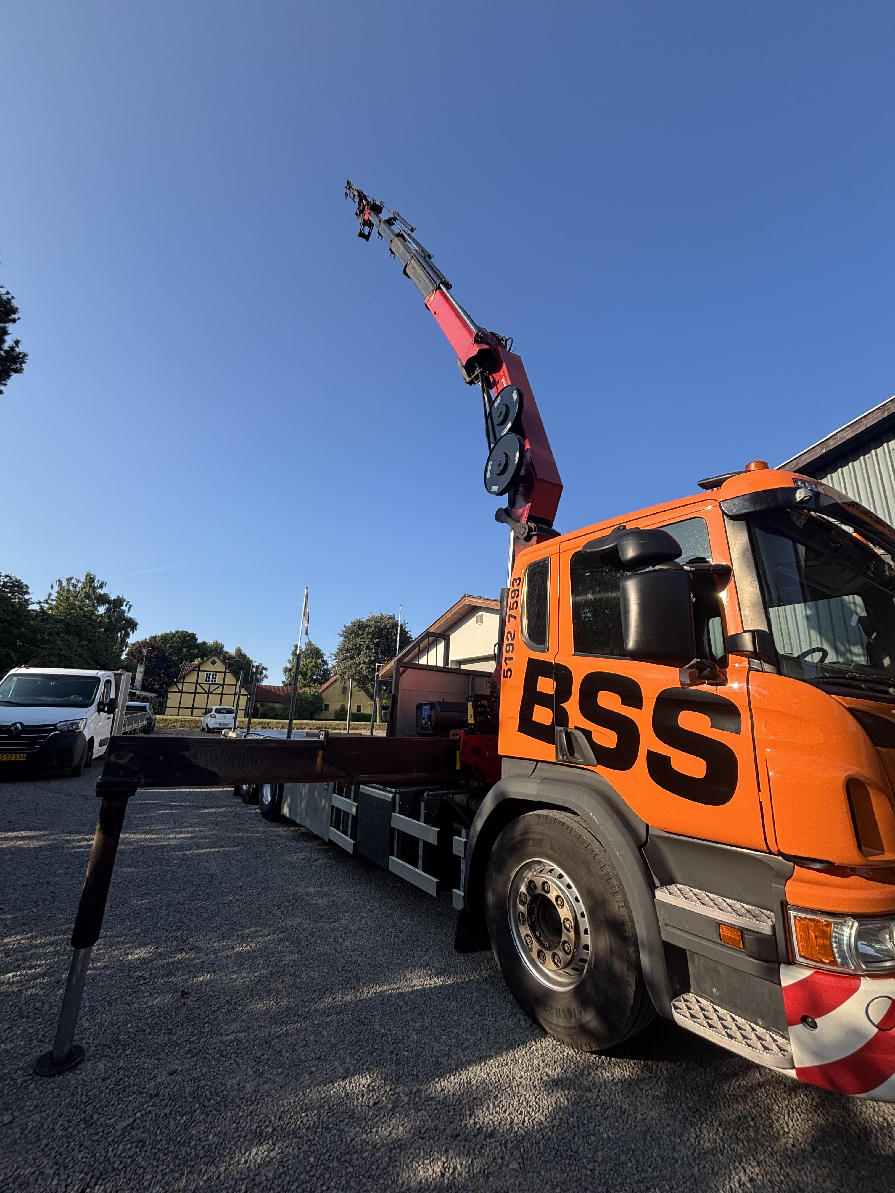 Facadestillads opsat på husfacade i Rønne — Bornholms Stillads Service